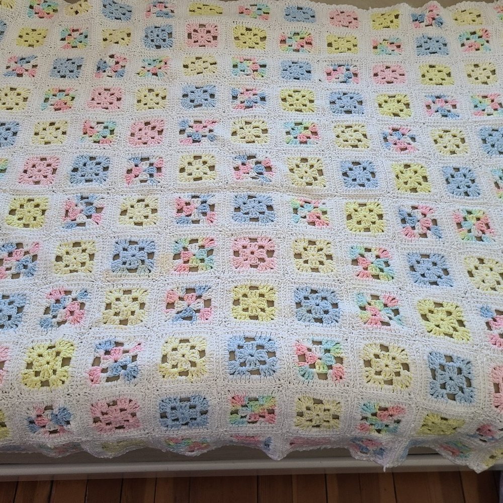 Vintage Pastel Baby Afghan, Newborn Throw Blanket, Zig Zag Pattern Yarn Crochet
